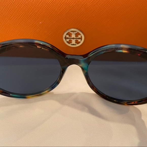 New Tory Burch sunglasses. Comes with bag and hard case. No scratches. - Picture 7 of 9